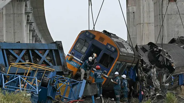 Viral Kecelakaan Kereta Di Thailand Yang Tewaskan 32 Orang , Lainnya Luka-Luka