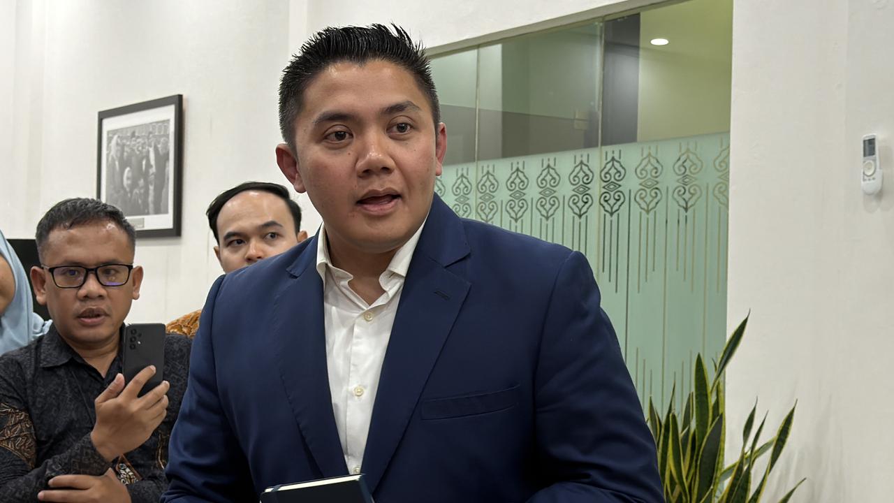 Seskab Teddy Tepis Isu Indonesia Akan Chaos: “Narasi yang Keliru!”